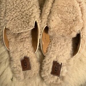 Uggs slippers